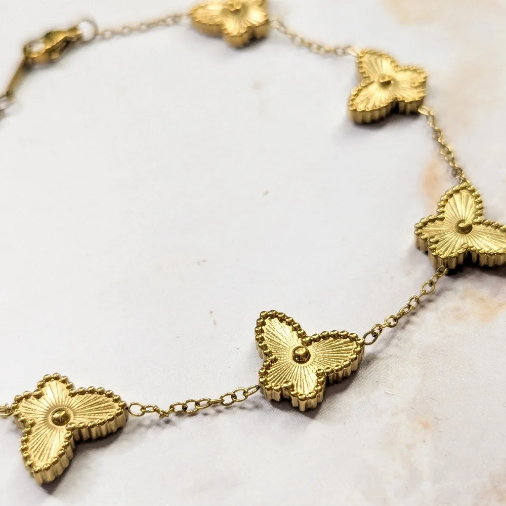 Gold Floral Motif Chain Bracelet - Elegant Women’s Jewelry